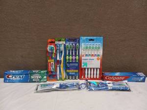 lot 7 image: NEW TOOTHPASTE AND TOOTHBRUSHES