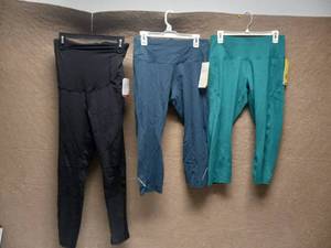 lot 42 image: 3 NEW WOMENS LARGE PANTS