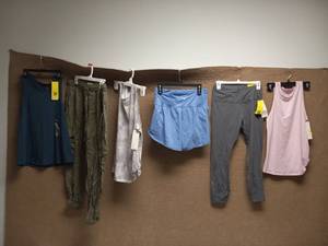 lot 51 image: 6 NEW ASSORTED WOMENSWEAR MEDIUM