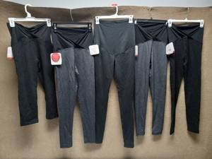 lot 44 image: 5 NEW ISABEL MATERNITY BY INGRID & ISABEL SIZE XS