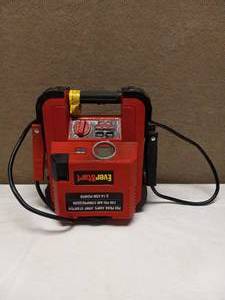 lot 72 image: EVERSTART JUMPSTARTER WITH AIR COMPRESSOR