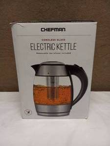 lot 82 image: CHEFMAN ELECTRIC GLASS KETTLE TEA INFUSER