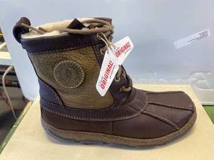 New Clarks Ridge  Boots Size 11.5