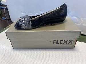 New Comfort Italiano Shoes Size 6