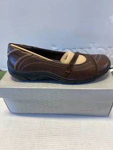 Mew Clarks Shoes Size 11