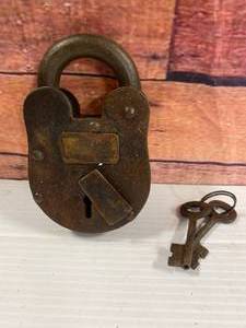 Cumberland Mining Co. Padlock with Keys 5 Inch Tall
