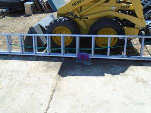 Werner 24 250lb extension ladder. Looks new with rope. As shown. THIS ITEM HAS A RESERVE.
