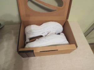 lot 37 image: New - U.S. Athletics Tennis Shoe Size 10.5