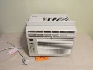 lot 54 image: Danby DAC6011E 6,000 btu Window air Conditioner