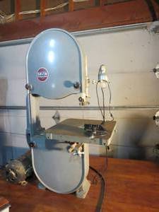 lot 3 image: Delta Milwaukee Vintage 14 Band Saw Power Cord Needs Repair