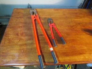 lot 7 image: 2 Piece Lot of Bolt Cutters