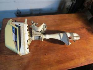 lot 10 image: Vintage Montgomery Ward Sea King 4HP Boat Motor