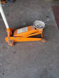 lot 100 image: Allied Hydraulic 2 14 Ton Floor Jack