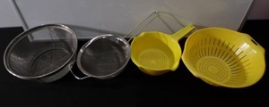 Lot of 4 Colanders Strainers