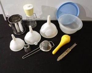 Lot of Kitchen Items