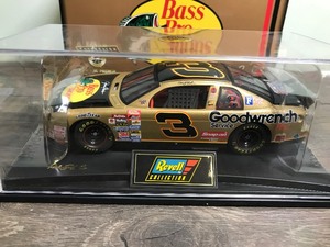 lot 150 image: 1998 NASCAR Revell Collection Dale Earnhardt #3  Johnny Morris Bass Pro Shops 124 scale die cast stock car