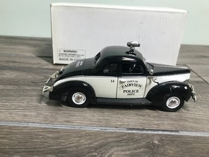 lot 165 image: 1940 Ford Police Car 132 scale die cast