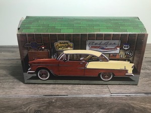 lot 193 image: 2000 ERTL Collectibles  WIX Filters 1955 Chevy BelAir 124 scale die cast