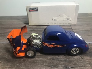 lot 194 image: 1997 SpecCast Collectibles 1941 Willys Coupe Street Rod  Matco Tools 125 scale die cast coin bank