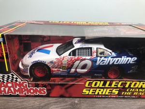 lot 220 image: 2001 Nascar Racing Champions Collectors Series Chase the Race Johnny Benson #10  Valvoline 124 scale die cast stock car