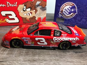 lot 260 image: 2000 Nascar Action Racing Collectibles Dale Earnhardt #3 GM Goodwrench Service Plus  Taz  No Bull 124 scale die cast stock car