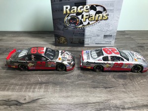 lot 270 image: 2001 Nascar Action Brookfield Collectors Guild Race Fans Collectibles 2 car set Kevin Harvick #29 GM Goodwrench Service Plus  Looney Tunes 124 scale die cast stock car