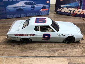 lot 303 image: 2001 Action Racing Collectible  Action Historical Series 1976 Torino Bill Elliott #9  Dahlonega 124 scale die cast stock car