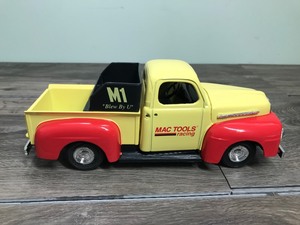lot 323 image: 1996 ERTL Collectibles 1951 Ford Pickup 125 scale die cast coin bank