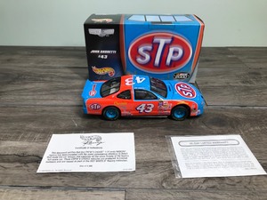 lot 327 image: 2000 Nascar Hot Wheels Crews Choice John Andretti #43  STP 124 scale die cast stock car