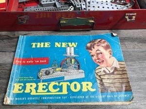 lot 371 image: 1951 The Worlds Greatest Construction Toy Erector Set  Developed at the Gilbert Hall of Science - Looks like it builds a Ferris wheel or a power plant