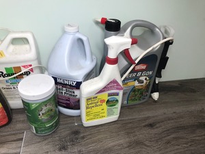 lot 375 image: Lot of chemicals