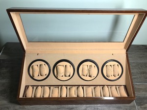 lot 420 image: Jewelry display box