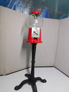 lot 6 image: metal Gumball machine