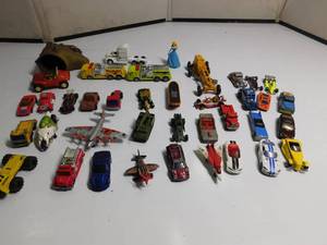 lot 39 image: Metal cars, planes, buses and more