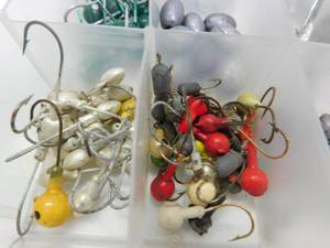 lot 54 image: Tackle box of sinkers and lead heads