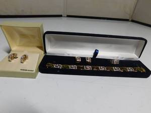 lot 63 image: Diamond accent earrrings and jewelery set