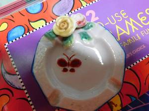 lot 85 image: Occupied Japan ashtray and others, agate slab, sunglasses,Haddis pottery vase, and more