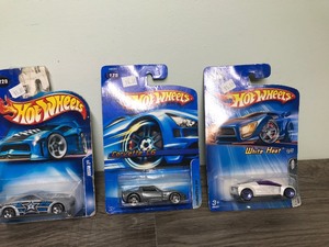 lot 146 image: 7 - Hot Wheels die cast 164 scale in original packages
