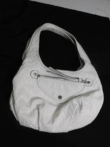 lot 117 image: White purse