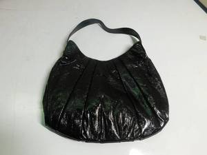 lot 119 image: Black purse