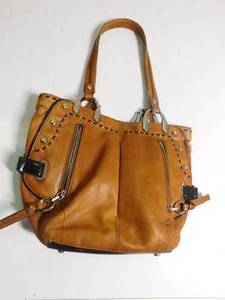 lot 121 image: Brown leather purse