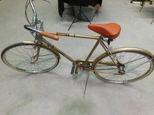 lot 123 image: Columbian and Schwinn bikes