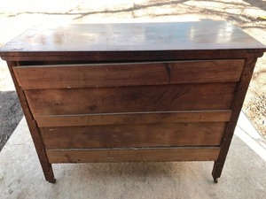 lot 132 image: Vintage Oak 4 Drawer Serpentine Dresser