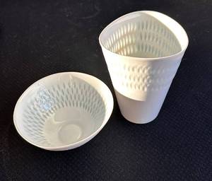 lot 74 image: Arabia Finland Rice Grain Porcelain Vases by Friedl Holzen-Kjellberg