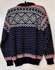 lot 90 image: Classic Dale of Norway Cardigan Sweater, size M 42