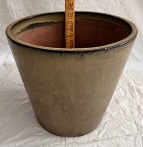 lot 41 image: Mocha Glazed Planter