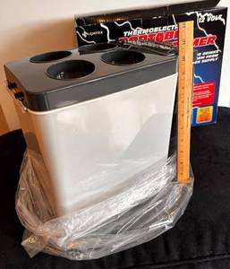 lot 51 image: Superex Thermoelectric Portable Cooler & Warmer