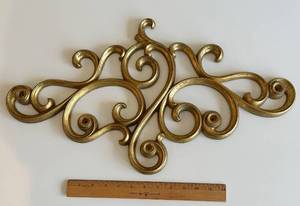 lot 33 image: Gold Gilt Swirling Wall Dcor