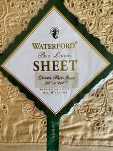lot 82 image: Waterford Queen Flat Sheet & 4 Pillow Case Set, New
