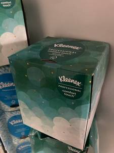 lot 142 image: Kleenex